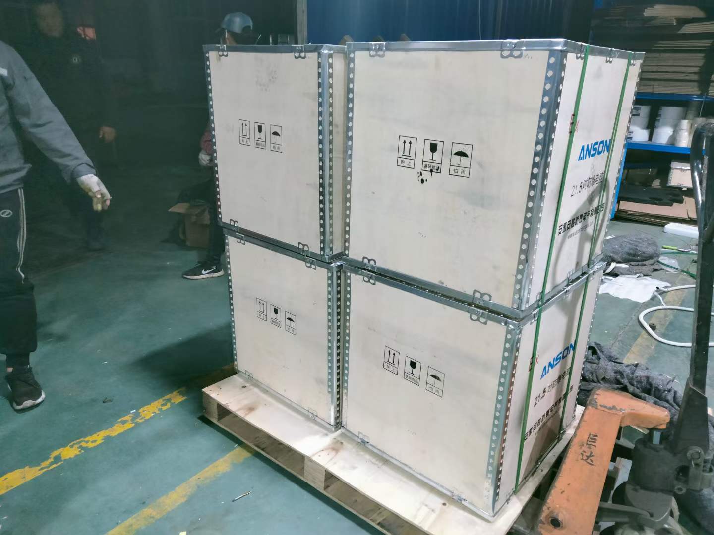 安勝防爆10臺(tái)L型防爆電腦，10臺(tái)防爆箱發(fā)貨